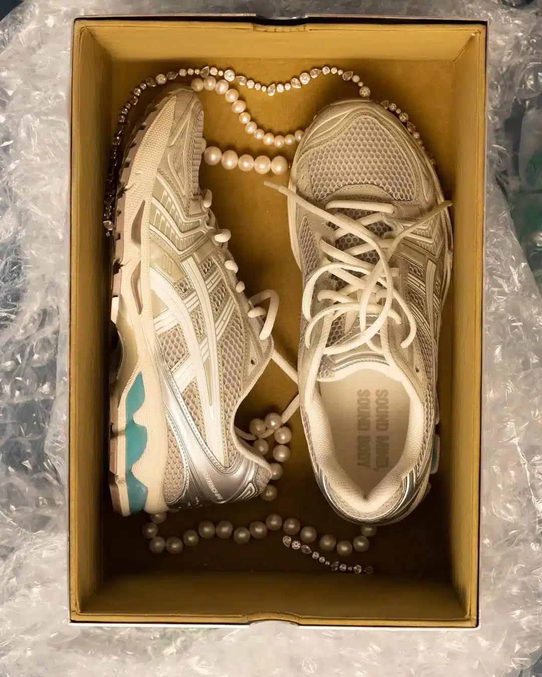 Juliana Salazar × Asics Gel-Kayano 14 Juliana Salazar x ASICS GEL-Kayano 14 - SELECTA BISSO