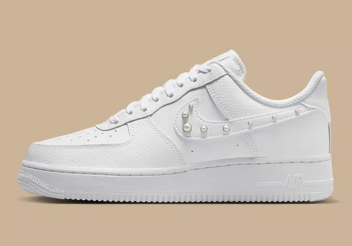 Nike Air Force 1 Low “Pearlized”: the women's sneaker embellished